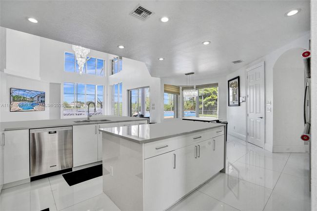 10457 Laurel Rd, House other with 6 bedrooms, 6 bathrooms and null parking in Davie FL | Image 13