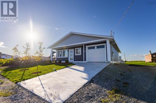 37 8th St, Glace Bay, NS, B1A4K7 | Card Image