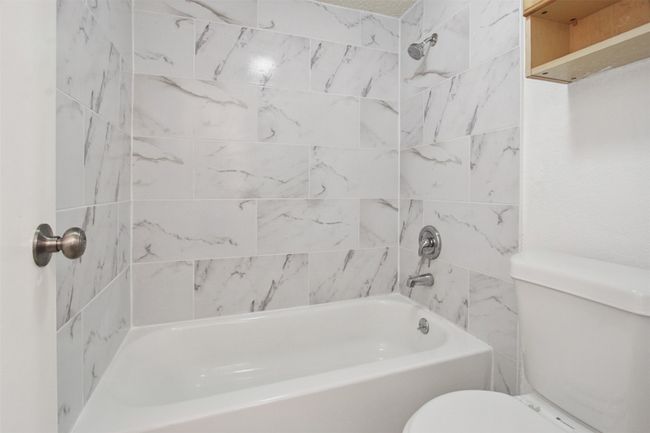 Full bath with toilet and shower / bath combination | Image 10