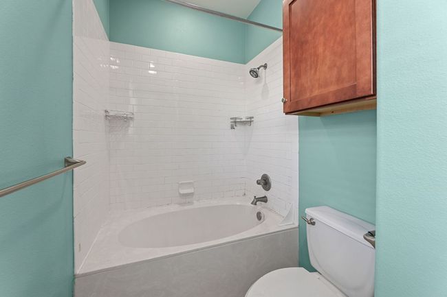 Full bath with toilet and tub / shower combination | Image 15