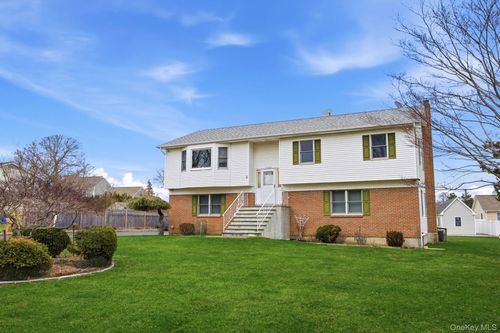 1450 Mccann Ln, Greenport, NY, 11944-1913 | Card Image