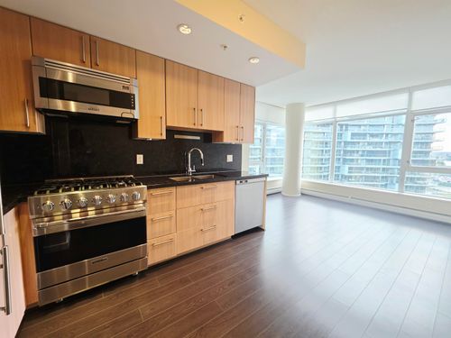 1004-1708 Columbia Street, Vancouver, BC, V5Y0H7 | Card Image