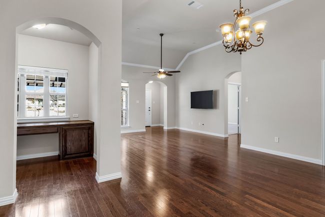 Office or flex space to get creative or proactive. | Image 22