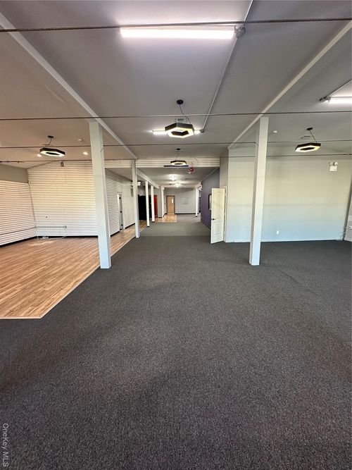 8-202 Merrick Rd, Rockville Centre, NY, 11570-5748 | Card Image