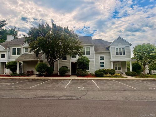 5 Kendal Ln, Middletown, NY, 10940-2105 | Card Image