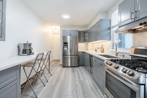 49 Osler St, Toronto, ON, M6P4A1 | Card Image