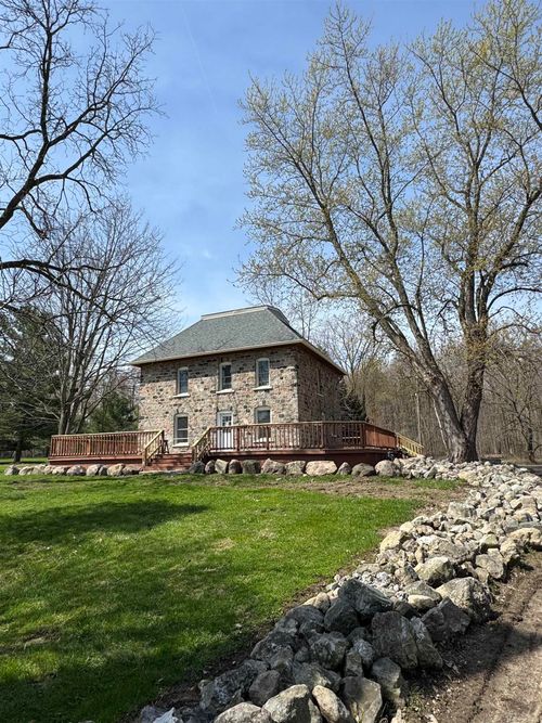5660 Mill St, Peck, MI, 48466-9509 | Card Image