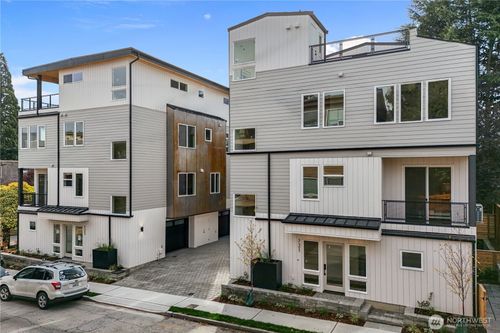 721 N 45th Street, Seattle, WA, 98103 | Card Image