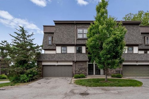 10249 Cedarbrooke Ln, Kansas City, MO, 64131-4209 | Card Image