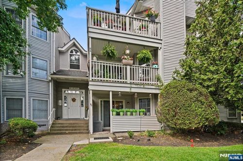 80 Quartz Ln, Paterson, NJ, 07501-3347 | Card Image