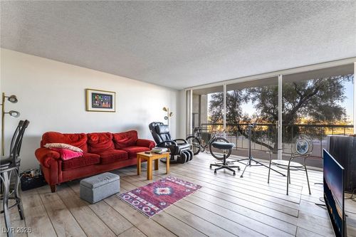 115-745 N Royal Crest Cir, Las Vegas, NV, 89169-3884 | Card Image