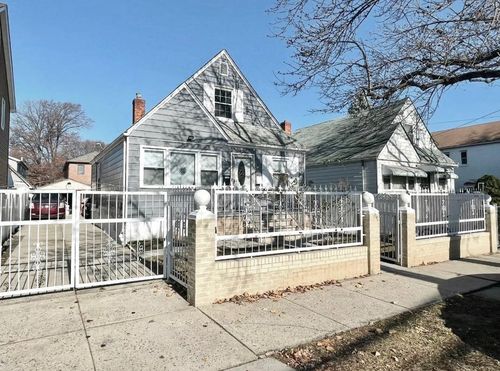 162 77th Ave, Fresh Meadows, NY, 11366-1021 | Card Image