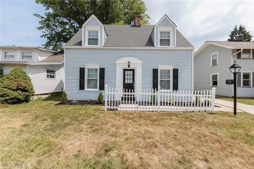59 E 221st St, Euclid, OH, 44123-1109 | Card Image