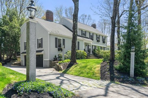 69 Royalston Rd, Wellesley, MA, 02481-1221 | Card Image