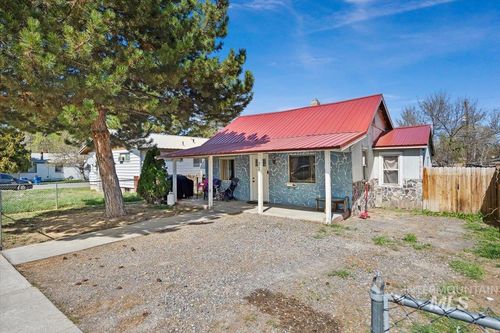 304 5th Ave E, Jerome, ID, 83338-1910 | Card Image
