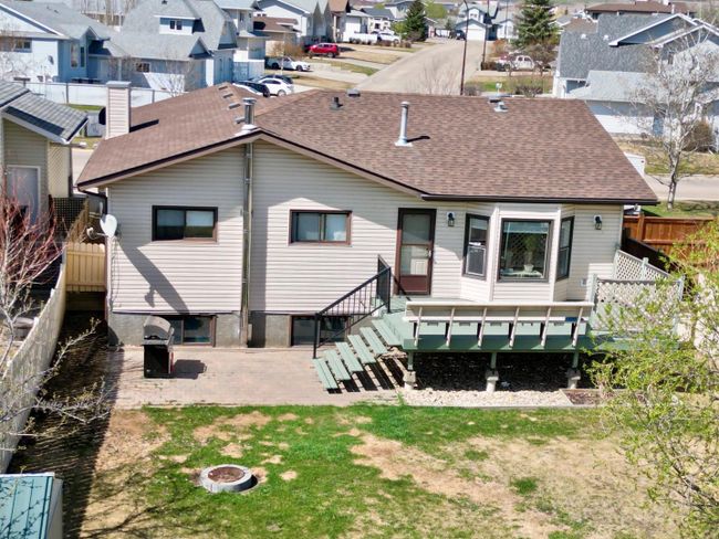 10401 83 Street, Home with 4 bedrooms, 2 bathrooms and 4 parking in Peace River AB | Image 4