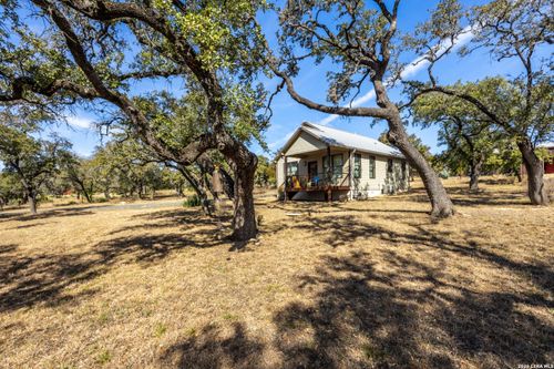 274 Post Oak Ln, Utopia, TX, 78884-2203 | Card Image