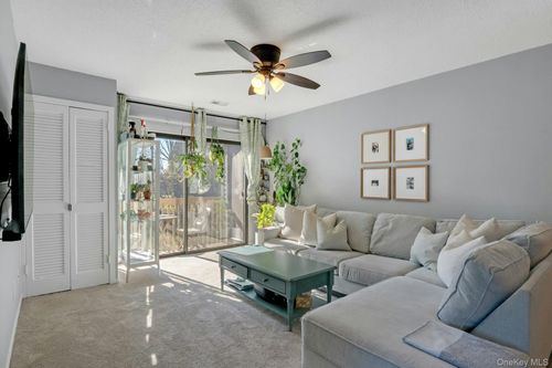 57 Scenic Vw, Yorktown Heights, NY, 10598-5139 | Card Image