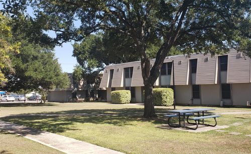800 N Highway 123 Byp, Seguin, TX, 78155-3985 | Card Image
