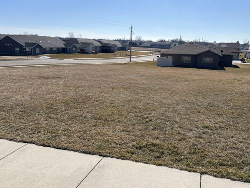 275 Hickory Ln Ne, Owatonna, MN, 55060-1587 | Card Image