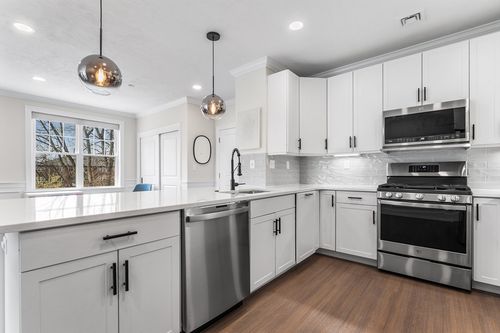 b209-320 Middlesex Avenue, Medford, MA, 02155 | Card Image