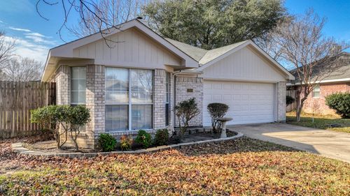 1100 Miles Ave, Burleson, TX, 76028-6484 | Card Image