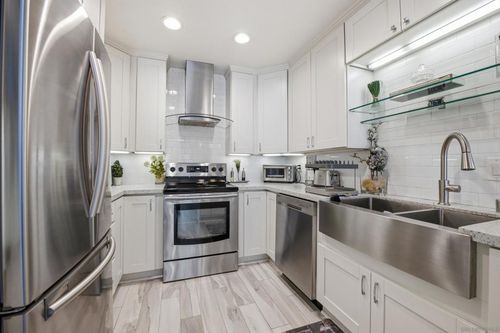 52-10300 Caminito Cuervo, San Diego, CA, 92108-1814 | Card Image