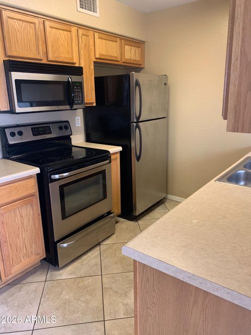 unit-119-3301 E Earll Drive, Phoenix, AZ, 85018 | Card Image