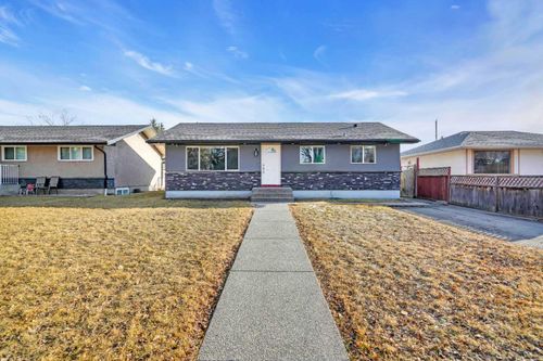 2046 33 St Se, Calgary, AB, T2B0T9 | Card Image