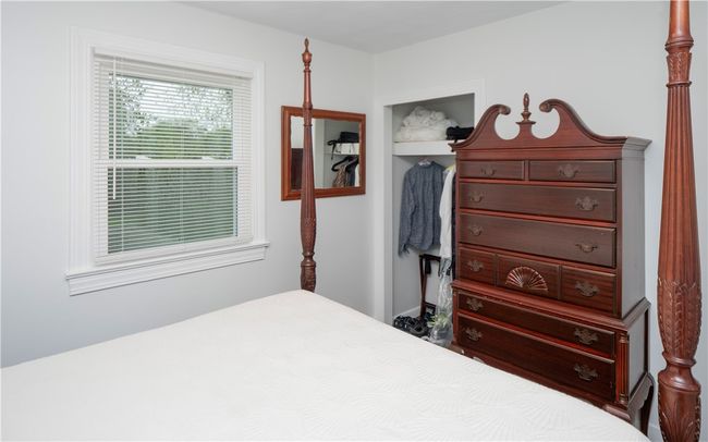1560 W Main Rd, Home with 3 bedrooms, 1 bathrooms and 4 parking in Middletown RI | Image 17
