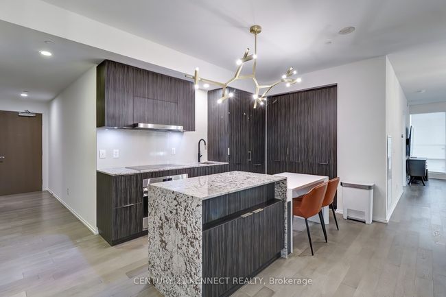 526 - 1 Bloor St E, Condo with 3 bedrooms, 2 bathrooms and null parking in Toronto ON | Image 16