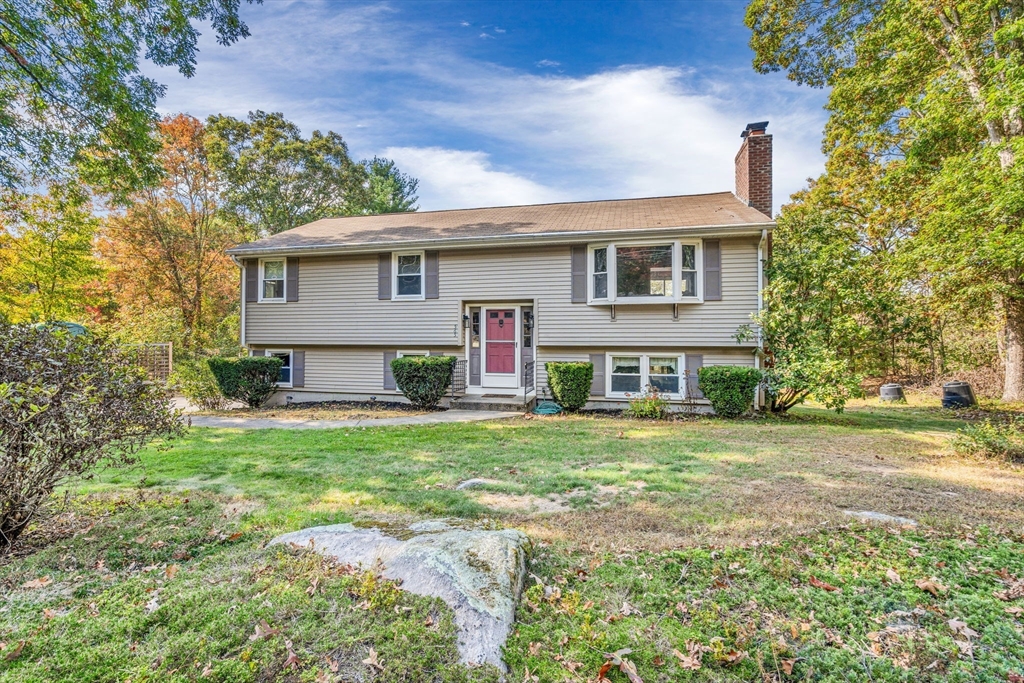 Blackstone St, Uxbridge, MA 01569