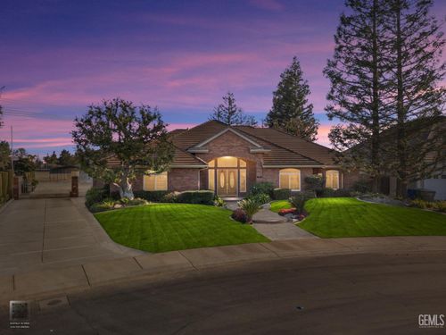 6728 Iron Oak Dr, Bakersfield, CA, 93312-5046 | Card Image