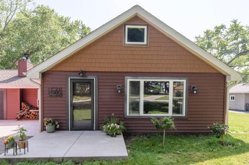 3785089 W Pretty Lake Rd, Dousman, WI, 53118-8802 | Card Image