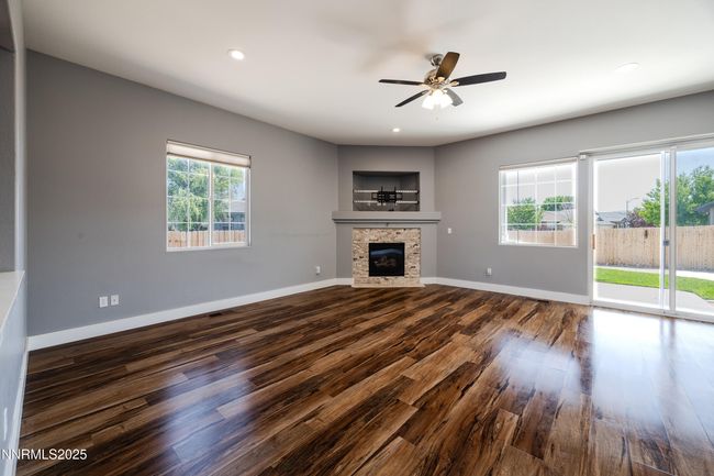Living Room | Image 11