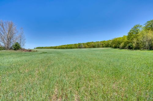 8010 E Horn Rd, Lake Leelanau, MI, 49653-9642 | Card Image