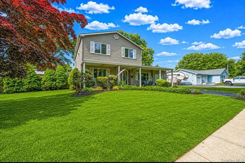 7 Resiak Court, Islip, NY, 11741 | Card Image