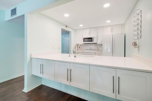 apt-104-835 18th St, Vero Beach, FL, 32960-5487 | Card Image