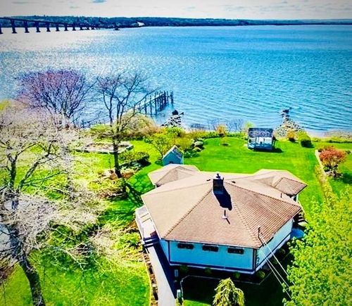 213 Seaside Dr, Jamestown, RI, 02835-3050 | Card Image