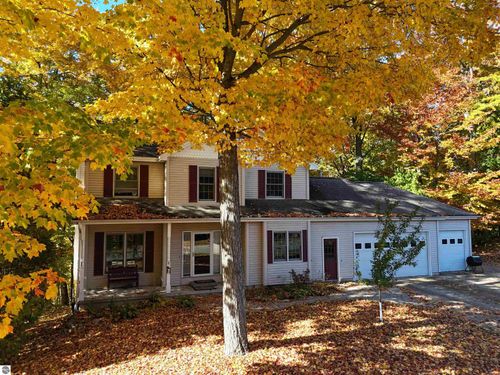 5233 Liberty Dr, Traverse City, MI, 49685-9737 | Card Image