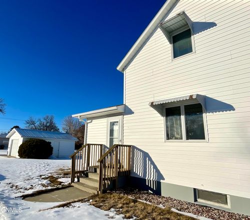 501 Summit Street, Underwood, ND, 58576 | Card Image