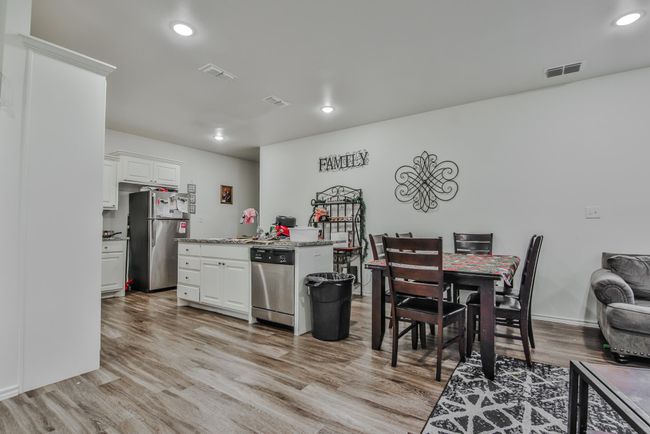6906 20 Th St, Townhouse with 3 bedrooms, 2 bathrooms and null parking in Lubbock TX | Image 4