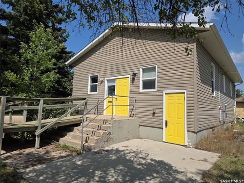 402 Minto St, Elbow, SK, S0H1J0 | Card Image