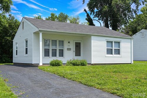 90 Brackleigh Ln, Florissant, MO, 63031-8425 | Card Image