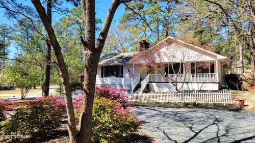 1720 Longleaf Dr E, Pinehurst, NC, 28374-8355 | Card Image