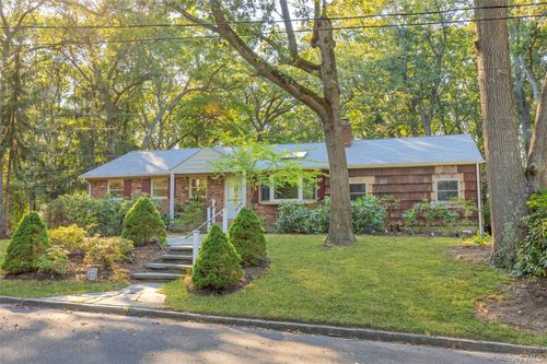 30 Yorktown Rd, East Setauket, NY, 11733-1213 | Card Image