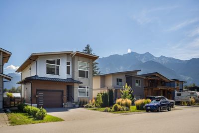 2013 Tiyata Blvd, House other with 3 bedrooms, 2 bathrooms and 3 parking in Pemberton BC | Image 2