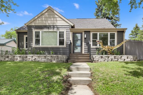 131 Kettle Moraine Dr N, Slinger, WI, 53086-9701 | Card Image