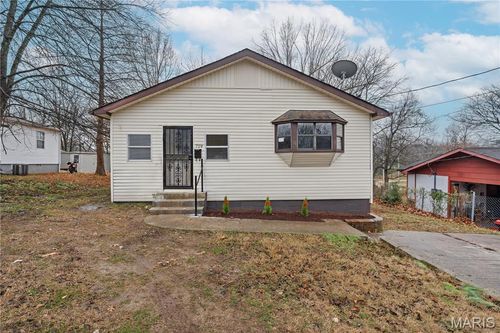 719 Mary St, Poplar Bluff, MO, 63901-3943 | Card Image