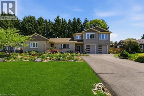 82 Cumming Court, Ancaster, ON, L9G1V3 | Card Image